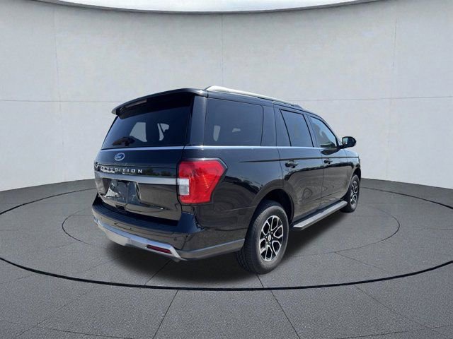 Used 2024 Ford Expedition XLT image 2