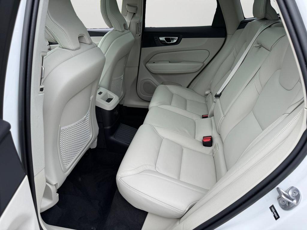 Certified 2022 Volvo XC60 T8 Inscription w/ Advanced Package AWD/4WD image 14