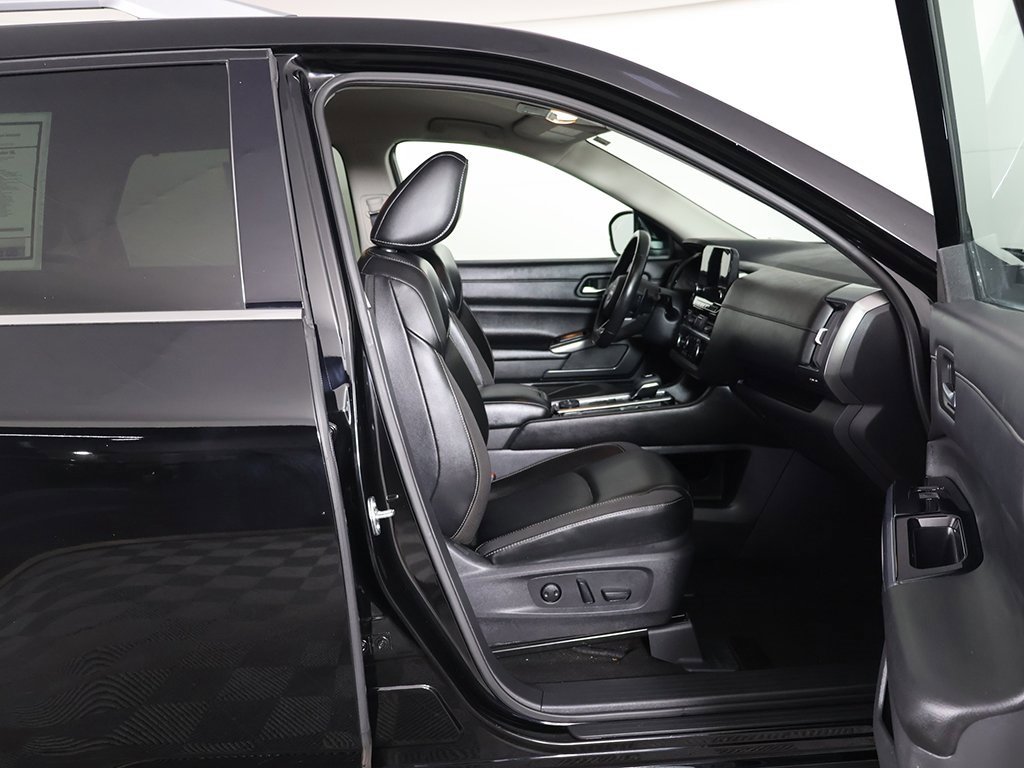 Used 2023 Nissan Pathfinder SL image 30
