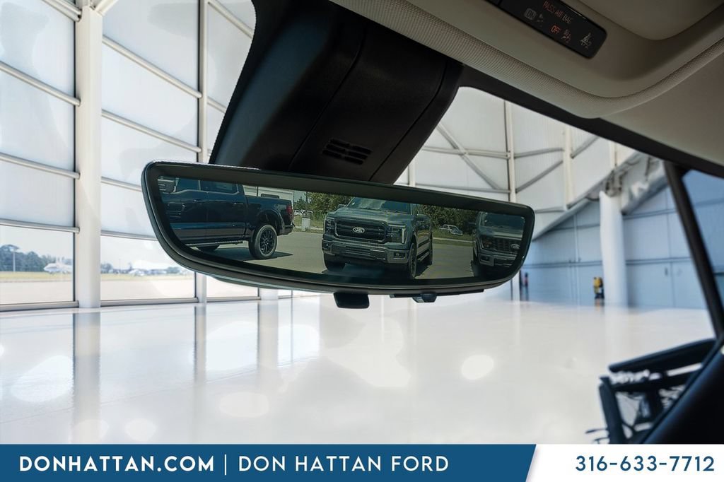 Used 2021 GMC Yukon Denali w/ Denali Premium Package AWD/4WD image 13