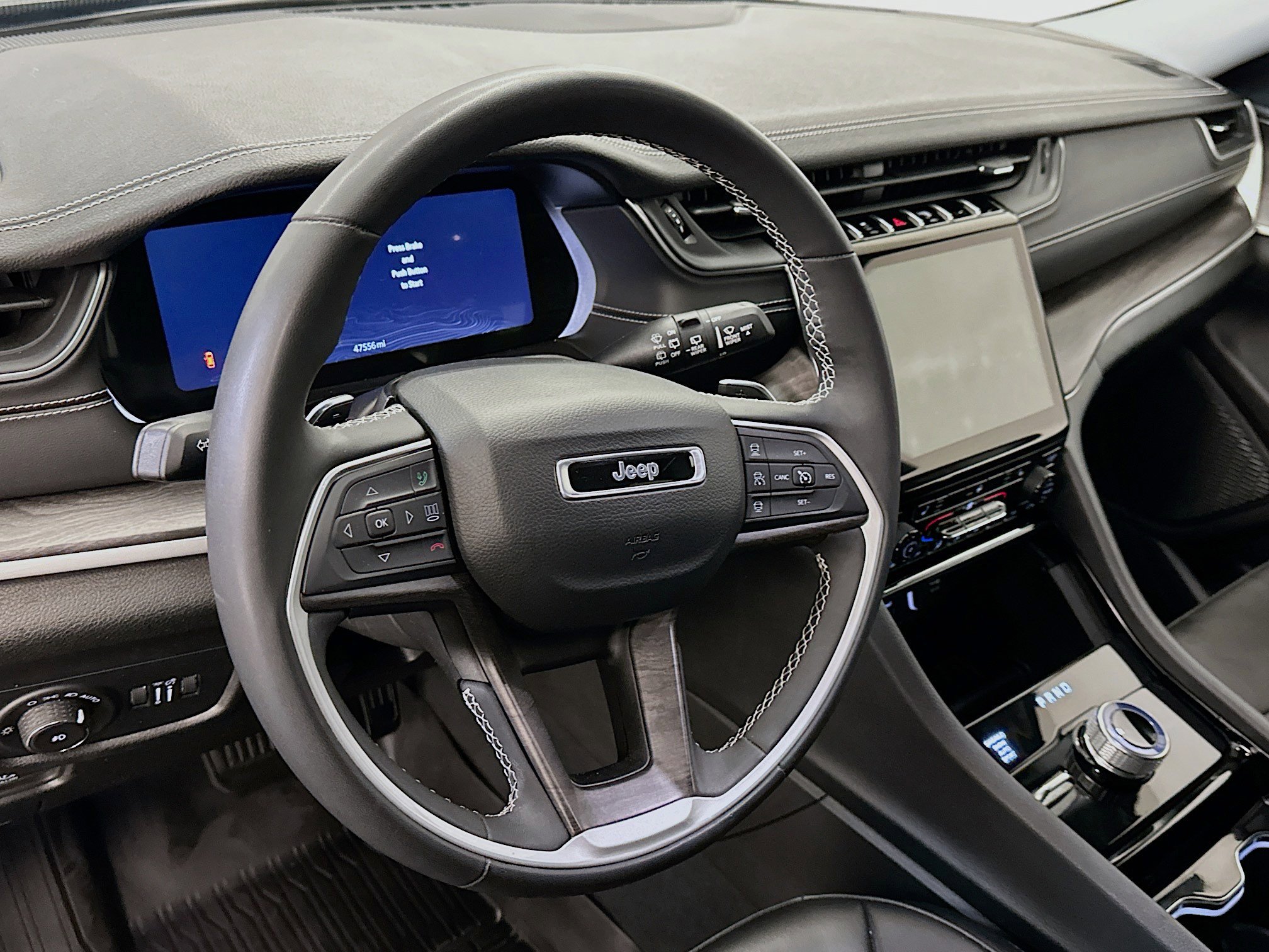 Used 2023 Jeep Grand Cherokee L Limited AWD/4WD image 18
