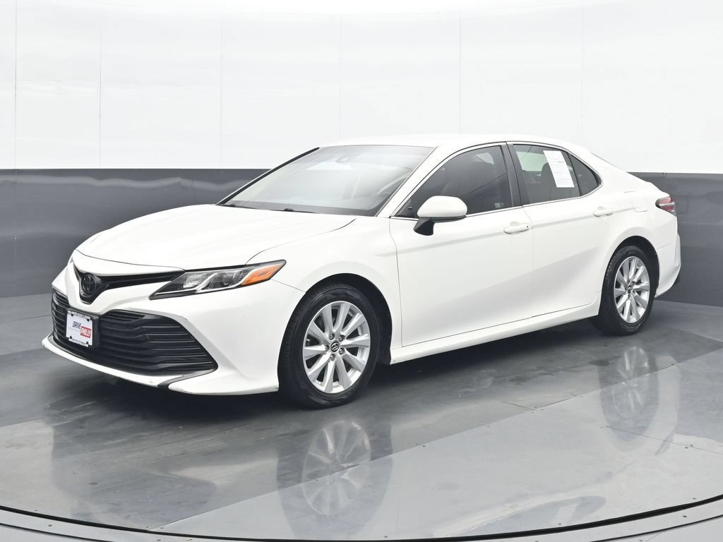 Used 2018 Toyota Camry LE FWD image 2