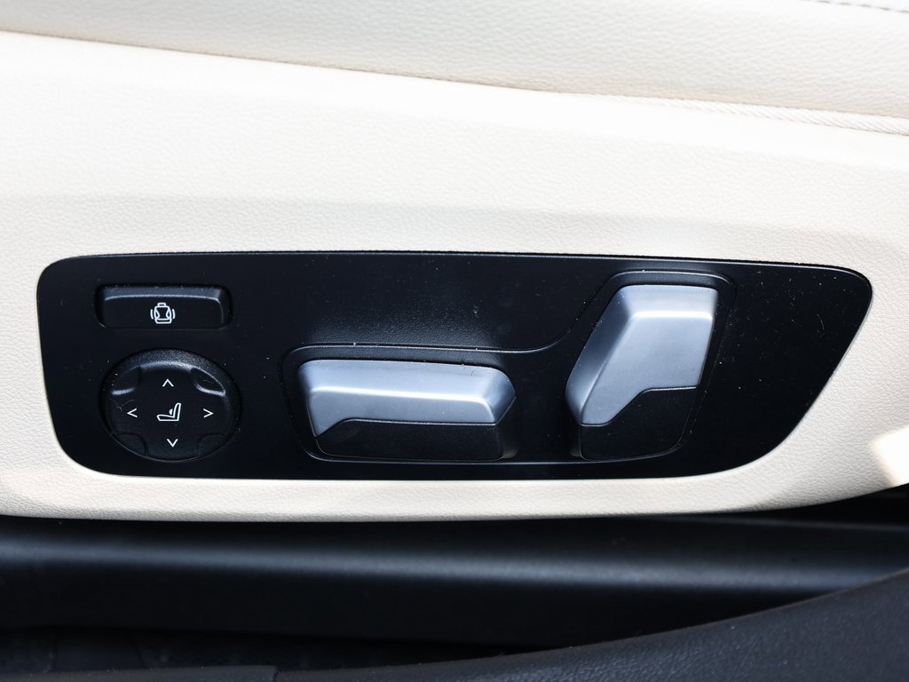 Used 2021 BMW 330i Sedan w/ Convenience Package image 17