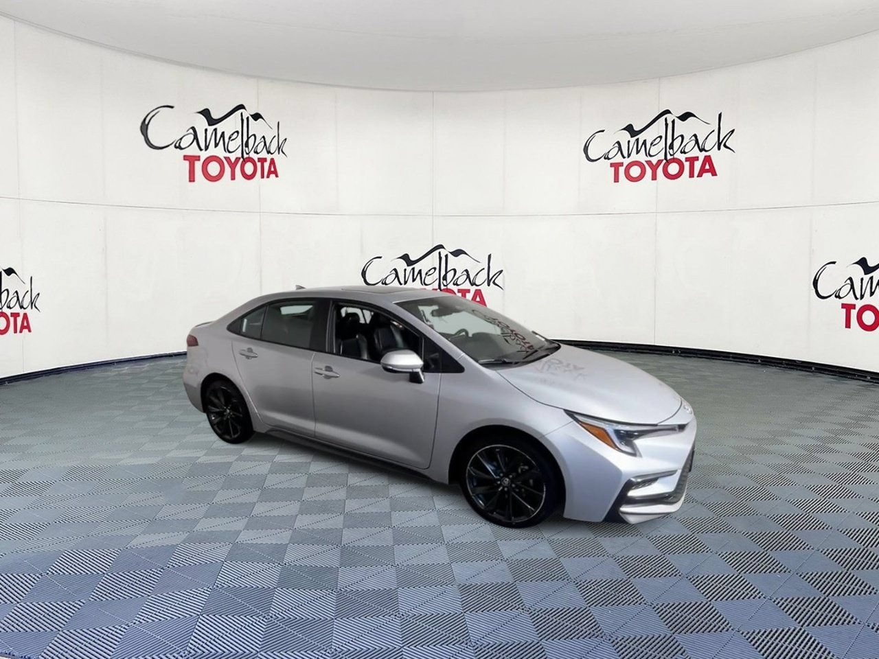 Used 2024 Toyota Corolla XSE FWD image 2