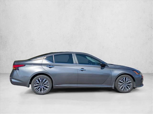 Used 2024 Nissan Altima 2.5 SV image 4