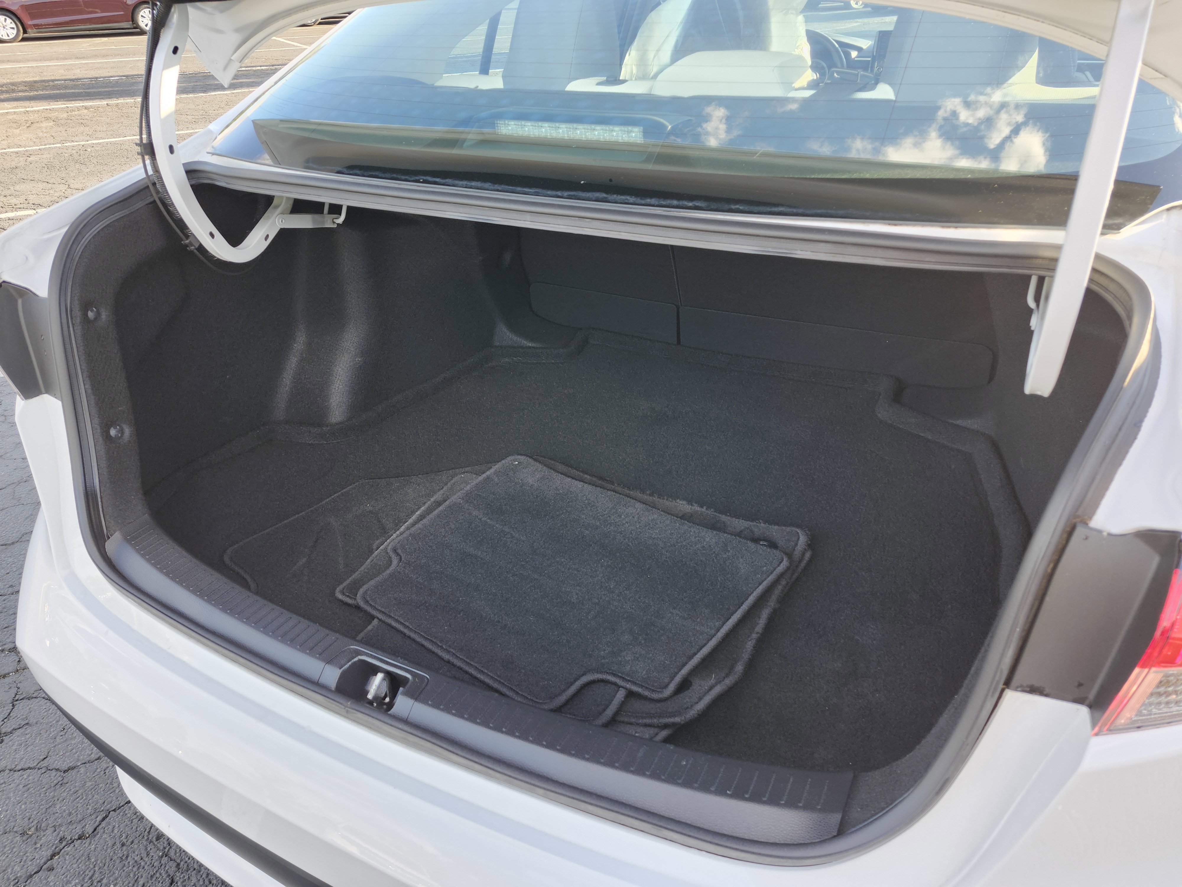 Used 2022 Toyota Corolla LE FWD image 19