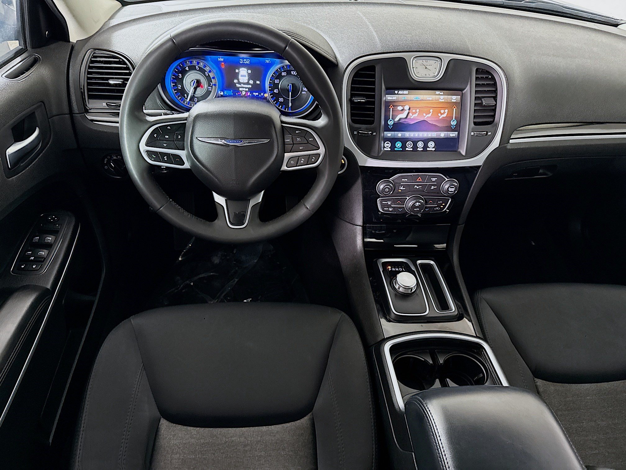 Used 2023 Chrysler 300 Touring w/ Safetytec Plus Group RWD image 17