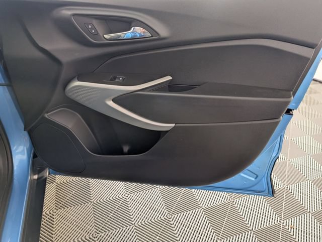 Used 2025 Chevrolet Trax RS FWD image 29
