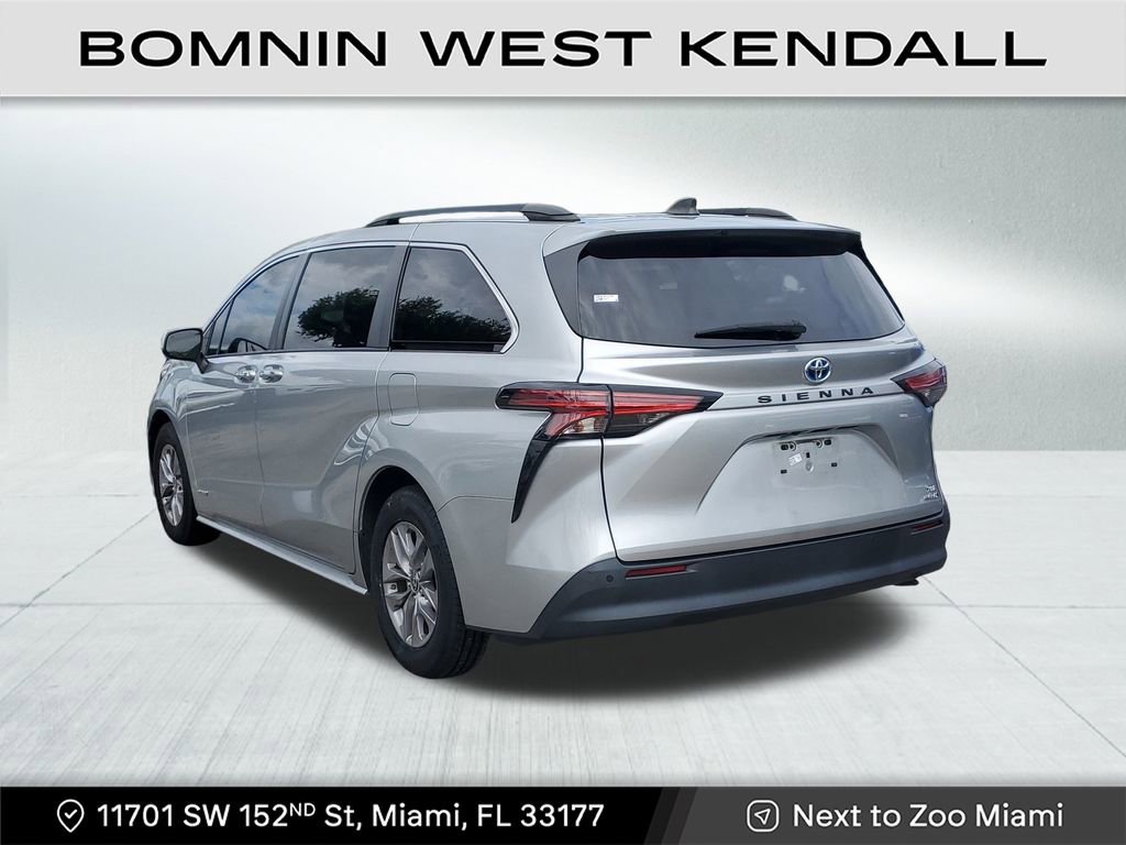 Used 2021 Toyota Sienna XLE image 5