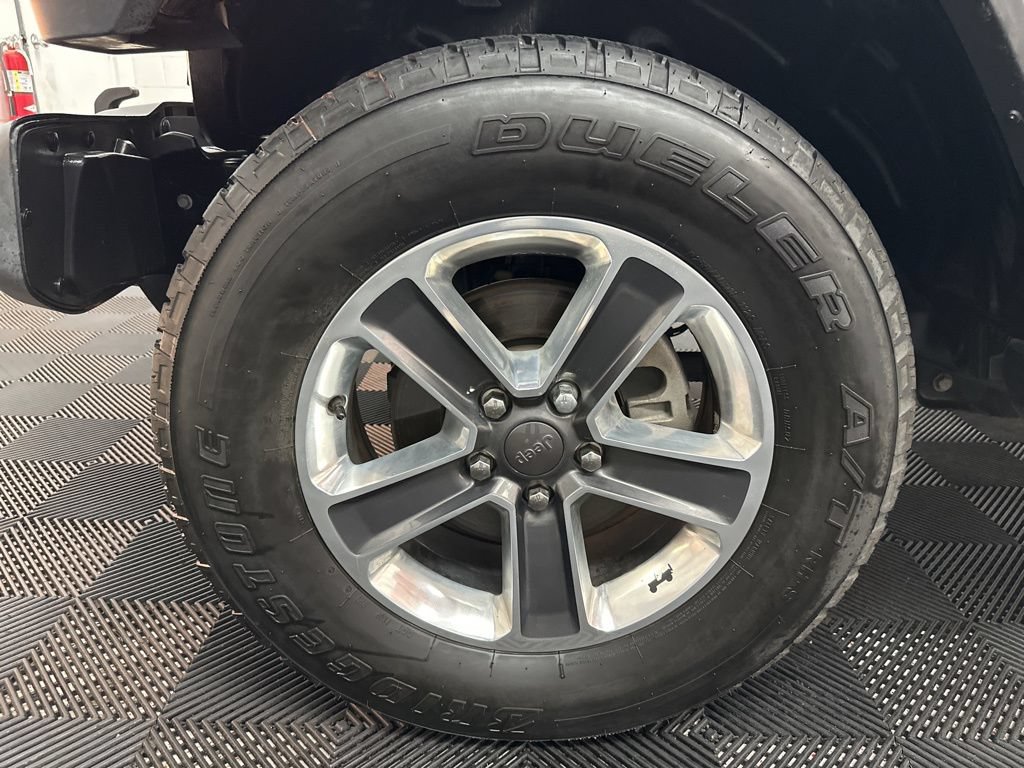 Used 2018 Jeep Wrangler Unlimited Sahara AWD/4WD image 35