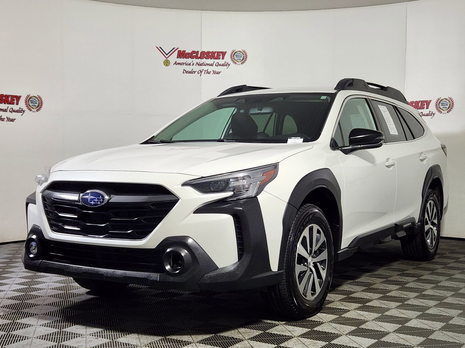 Used 2023 Subaru Outback Premium image 3