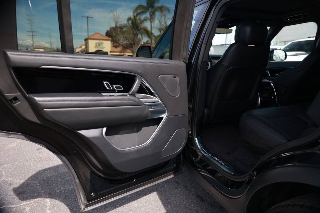 Used 2025 Land Rover Range Rover Long Wheelbase SE image 36