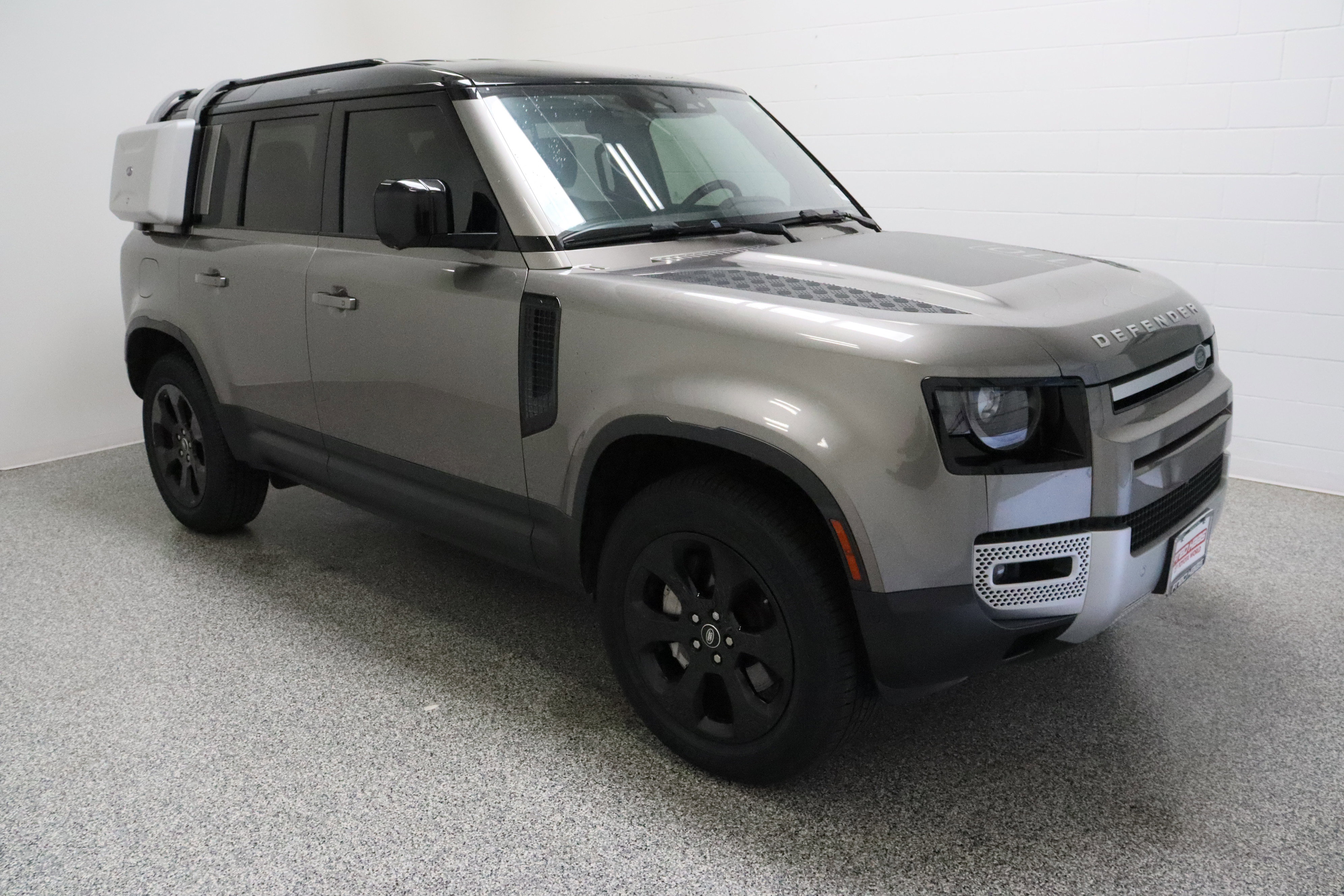 Used 2021 Land Rover Defender 110 SE AWD/4WD image 4