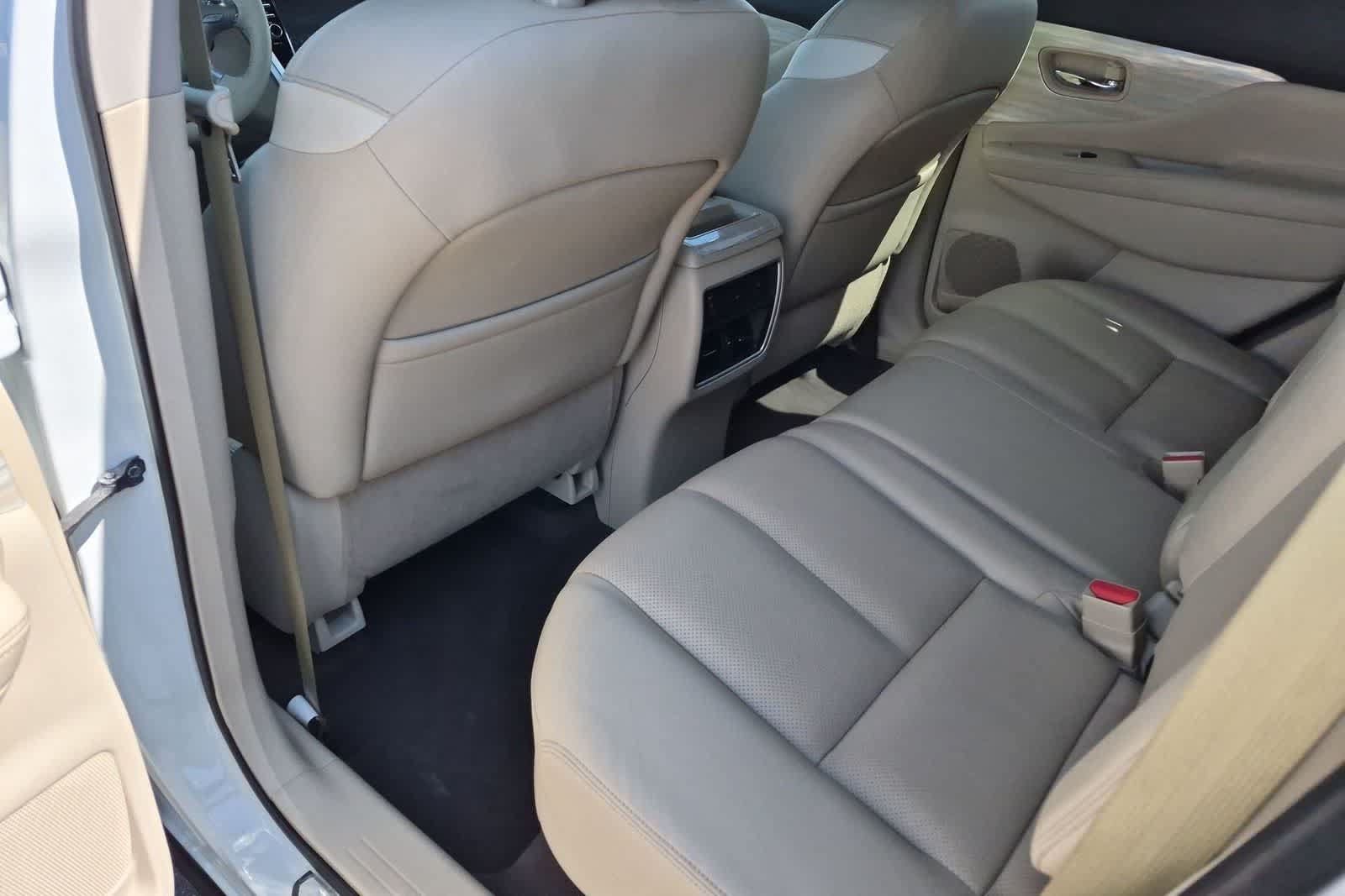 Used 2016 Nissan Murano Platinum w/ Platinum Technology Package AWD/4WD image 16