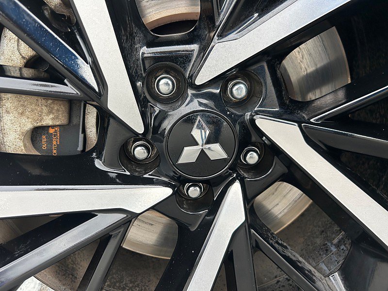 Used 2024 Mitsubishi Outlander AWD image 10