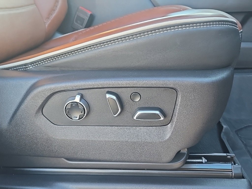 Used 2024 GMC Sierra 3500 Denali Ultimate image 36