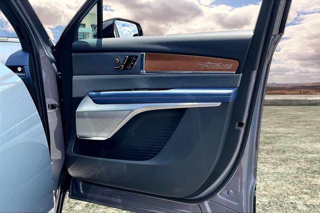 Certified 2026 Cadillac Vistiq Premium Luxury AWD/4WD image 29