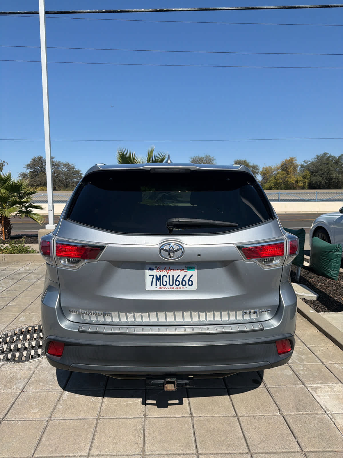 Used 2015 Toyota Highlander XLE AWD/4WD image 4