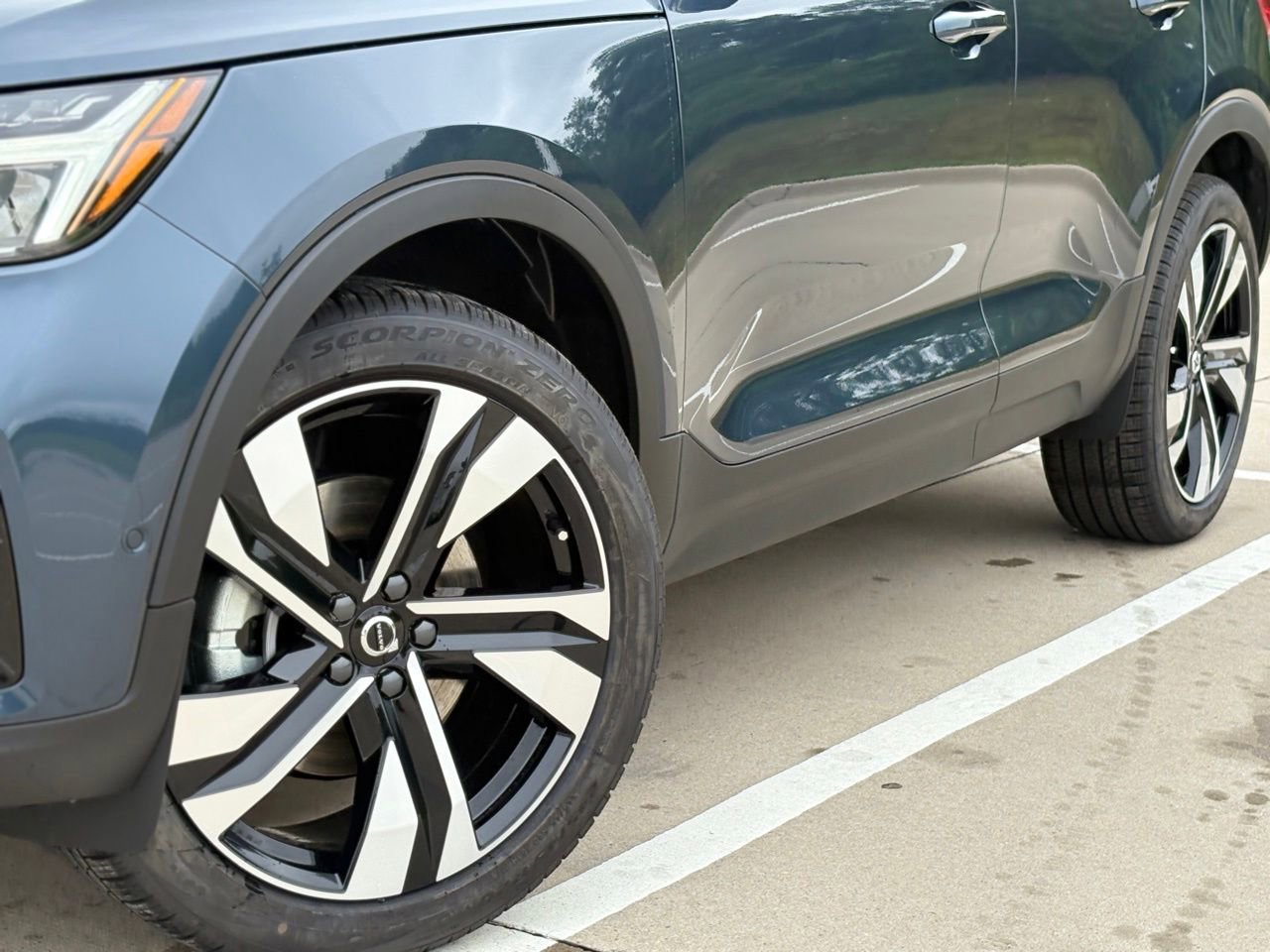 New 2026 Volvo XC40 B5 Plus w/ Protection Package Premier AWD/4WD image 8