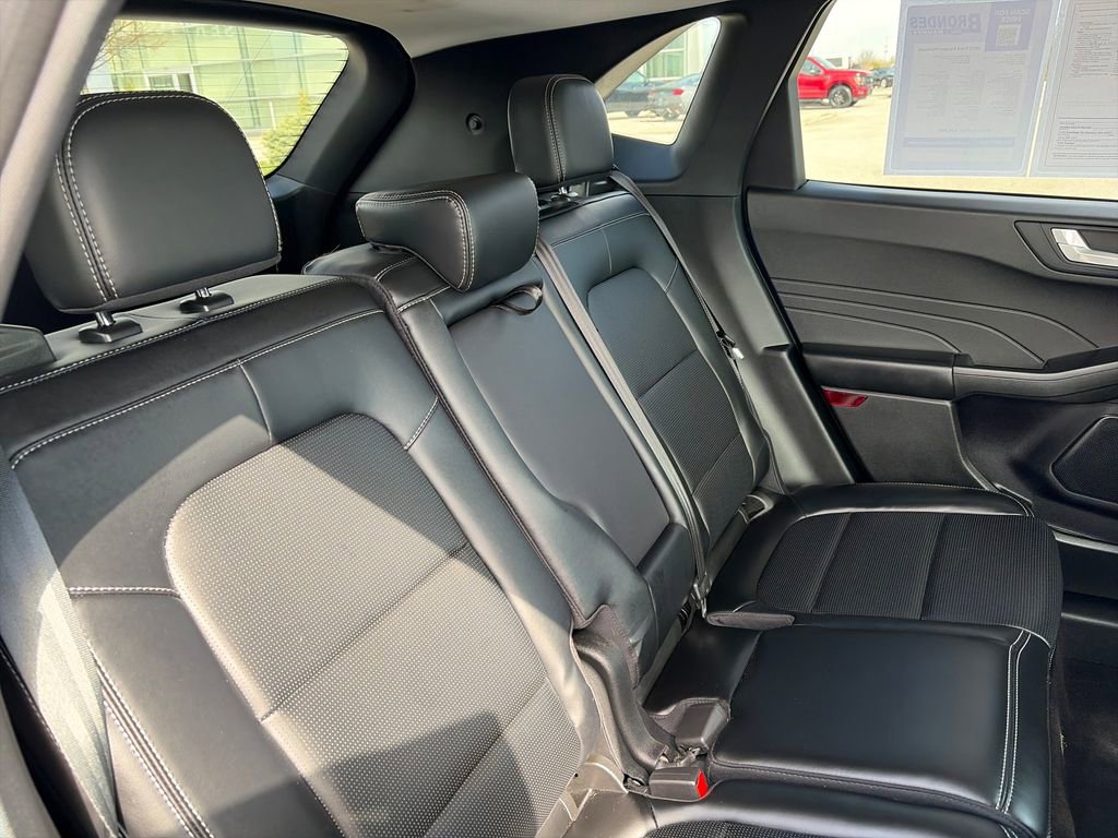 Used 2023 Ford Escape Platinum AWD/4WD image 35