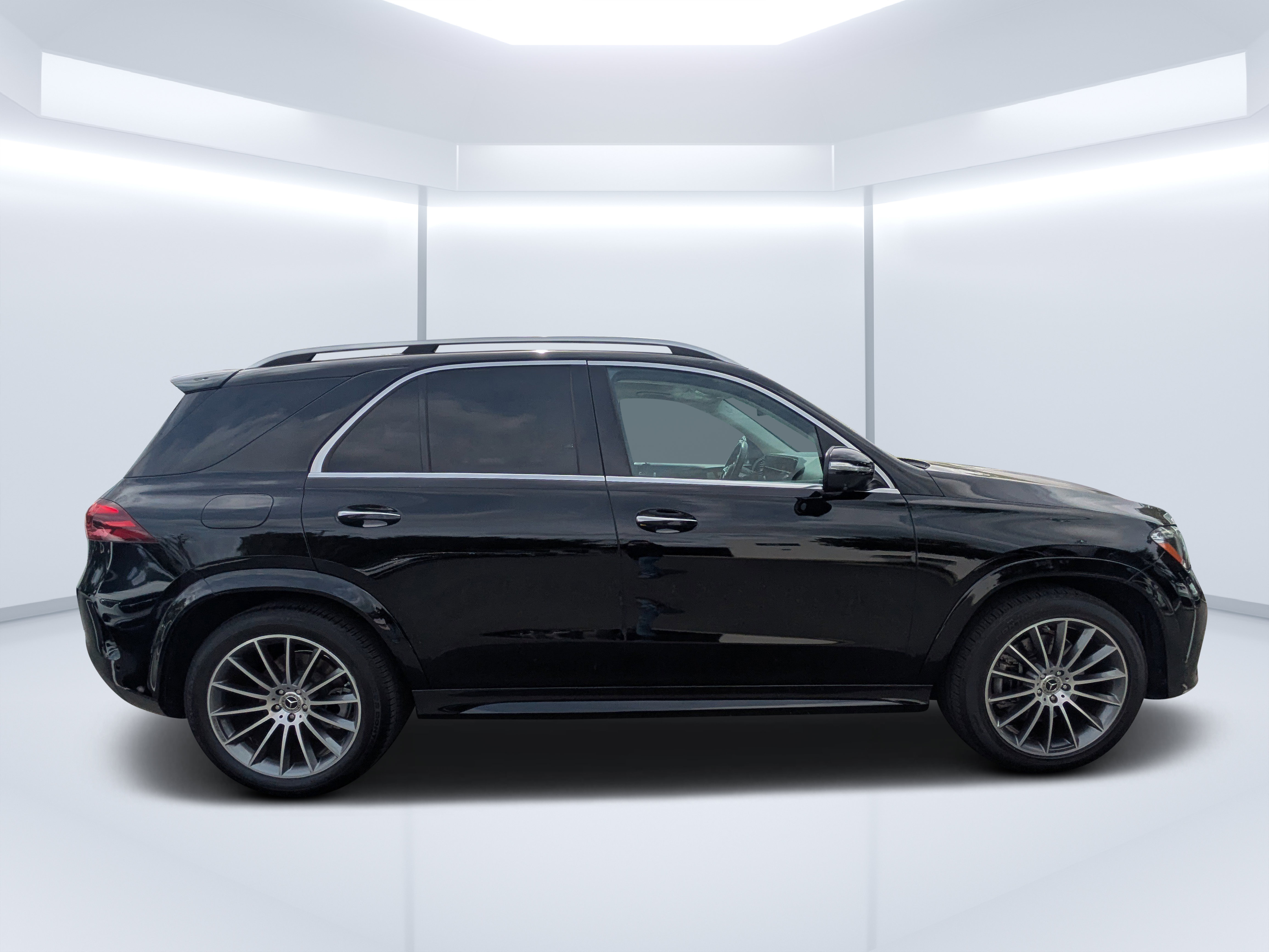 Used 2024 Mercedes-Benz GLE 350 4MATIC image 2