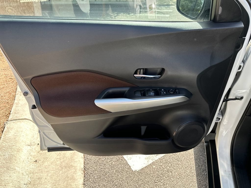Used 2019 Nissan Kicks SR w/ Exterior Package FWD image 16