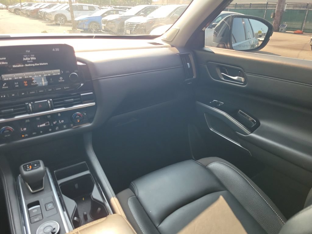 Used 2024 Nissan Pathfinder SL w/ SL Premium Package AWD/4WD image 16