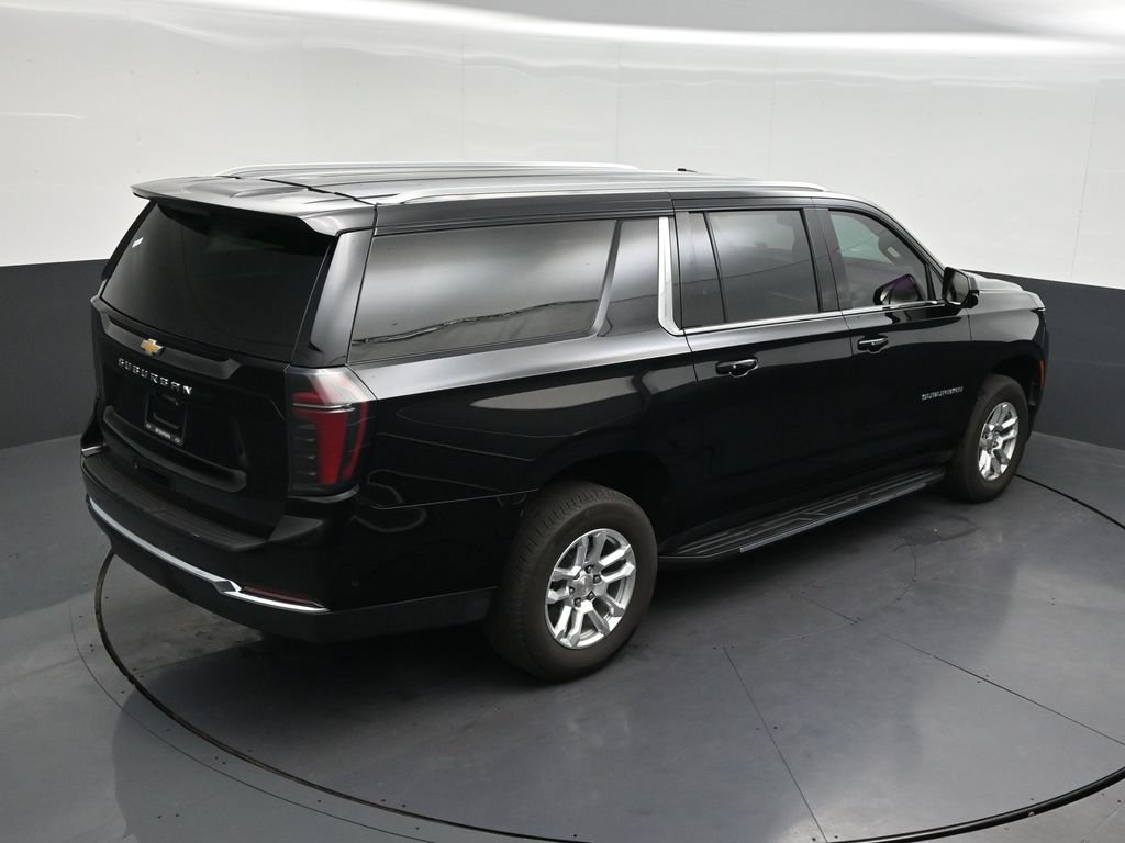 Used 2026 Chevrolet Suburban LS RWD image 19