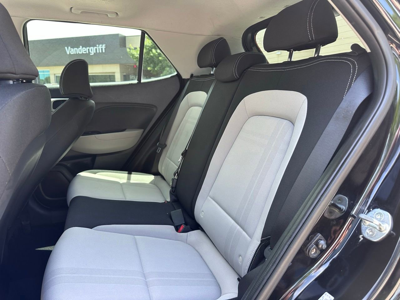 Used 2022 Hyundai Venue SEL FWD image 12