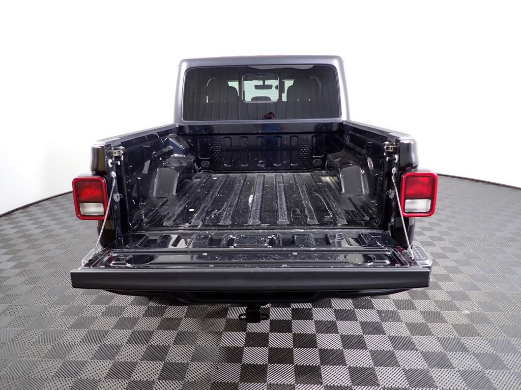Used 2022 Jeep Gladiator Mojave w/ Cold Weather Group AWD/4WD image 16