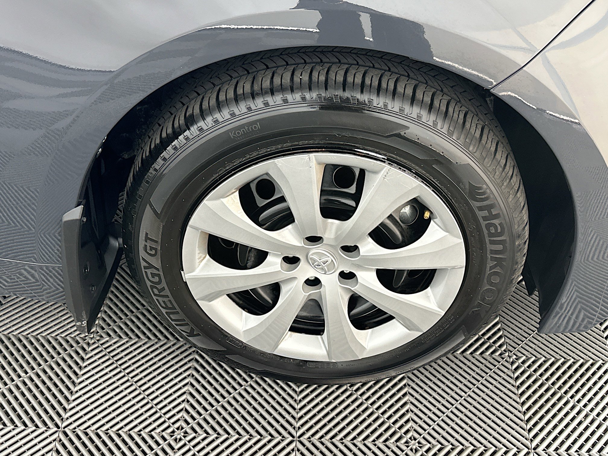 Used 2025 Toyota Corolla LE FWD image 11