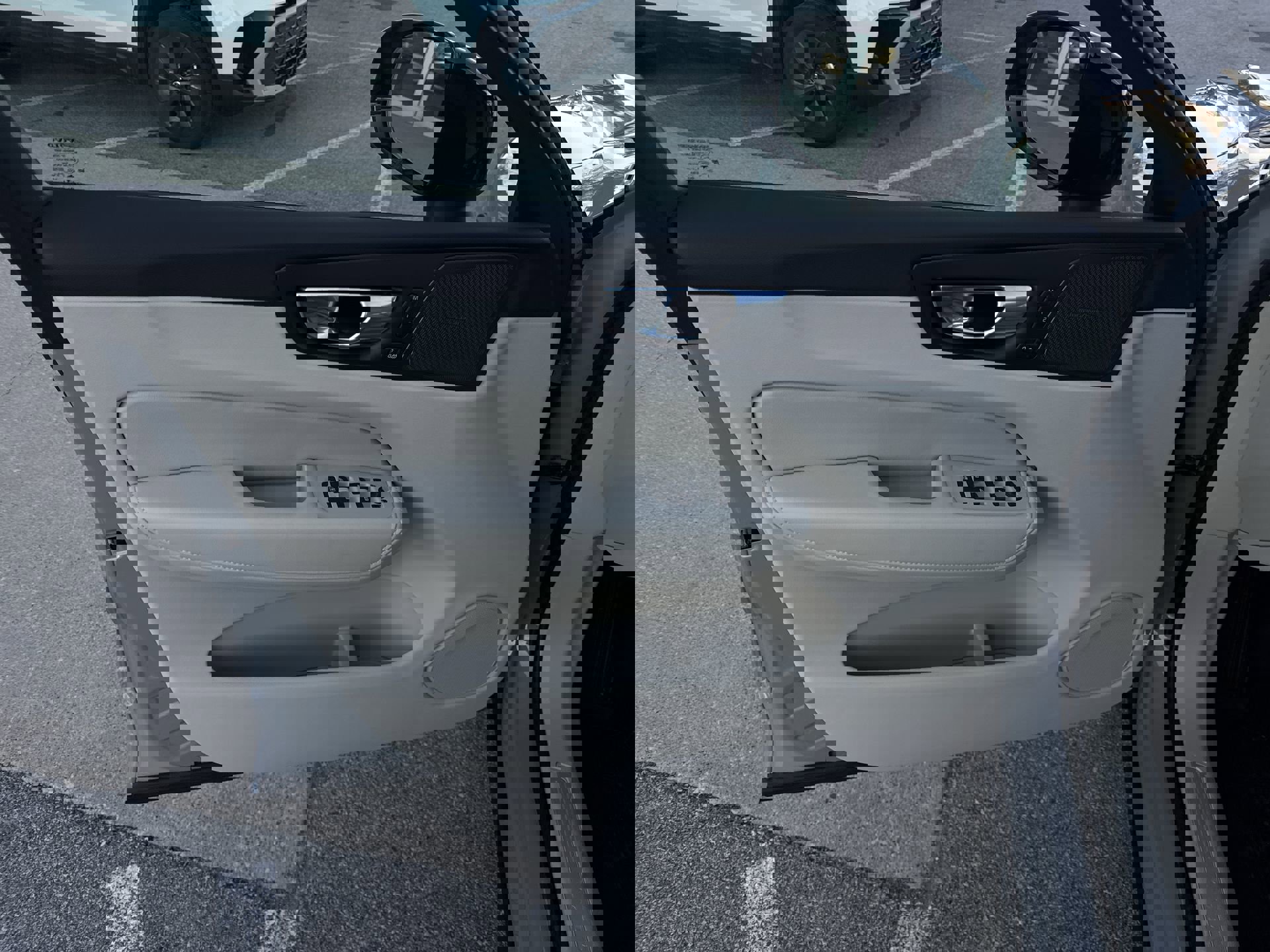 New 2026 Volvo XC60 T8 Ultra w/ Protection Package Premier image 23