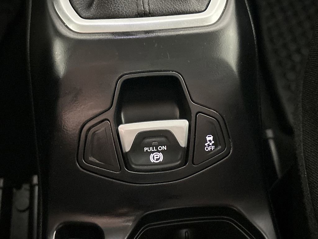 Used 2019 Jeep Renegade Latitude w/ Cold Weather Group image 51