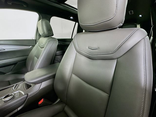New 2025 Cadillac XT6 Luxury AWD/4WD image 14
