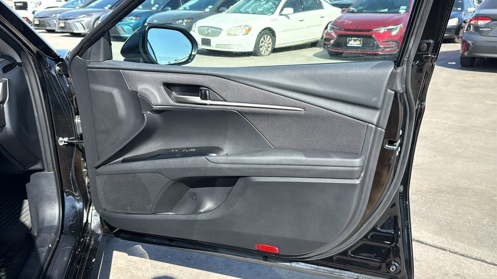 Used 2025 Toyota Camry LE image 32