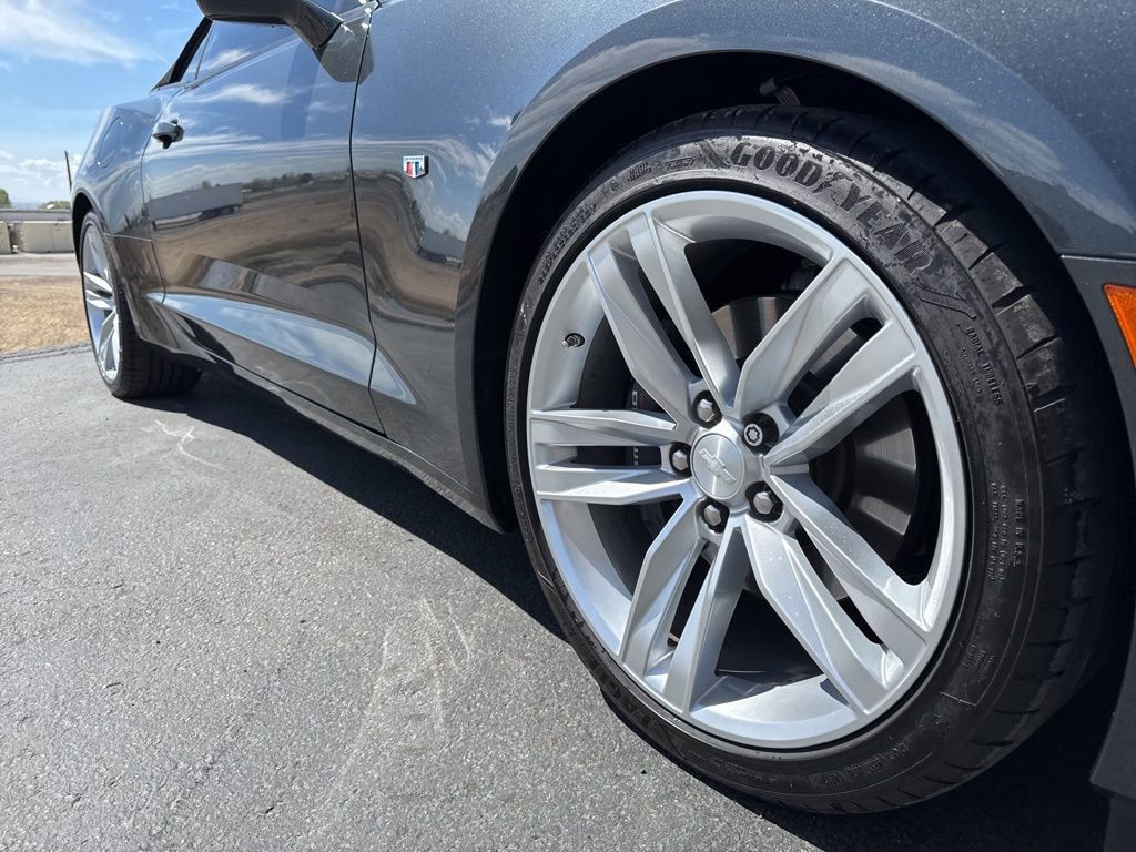 Used 2018 Chevrolet Camaro SS w/ LPO RS/SS Interior Package image 8