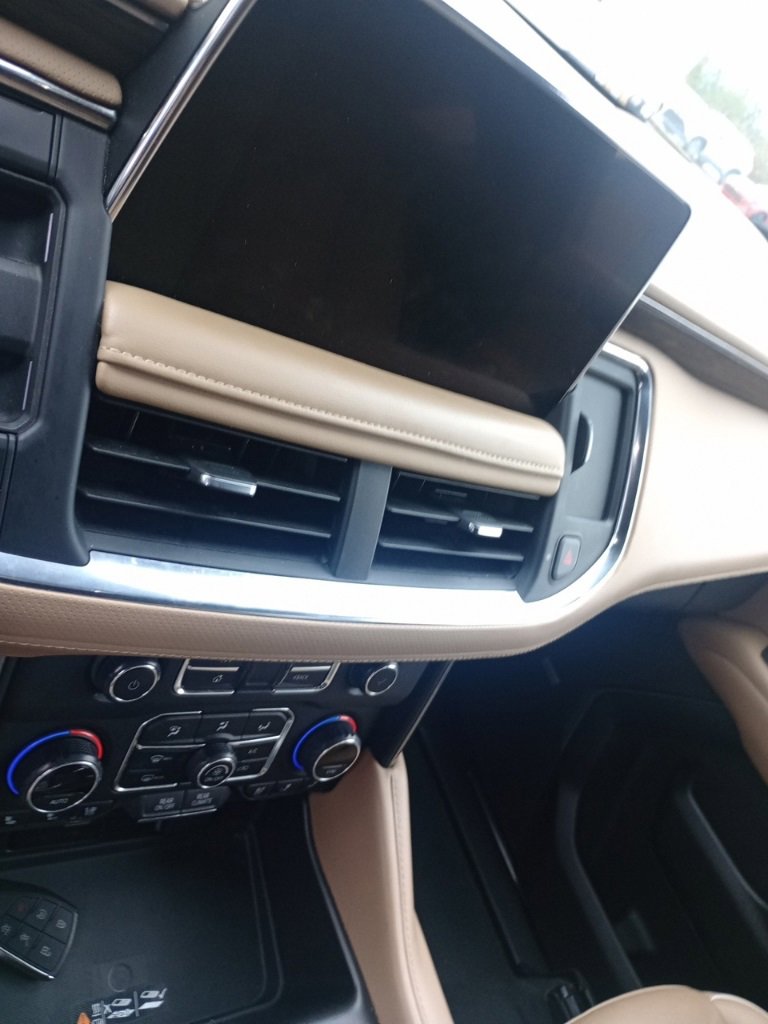 Used 2024 Chevrolet Suburban Premier image 14