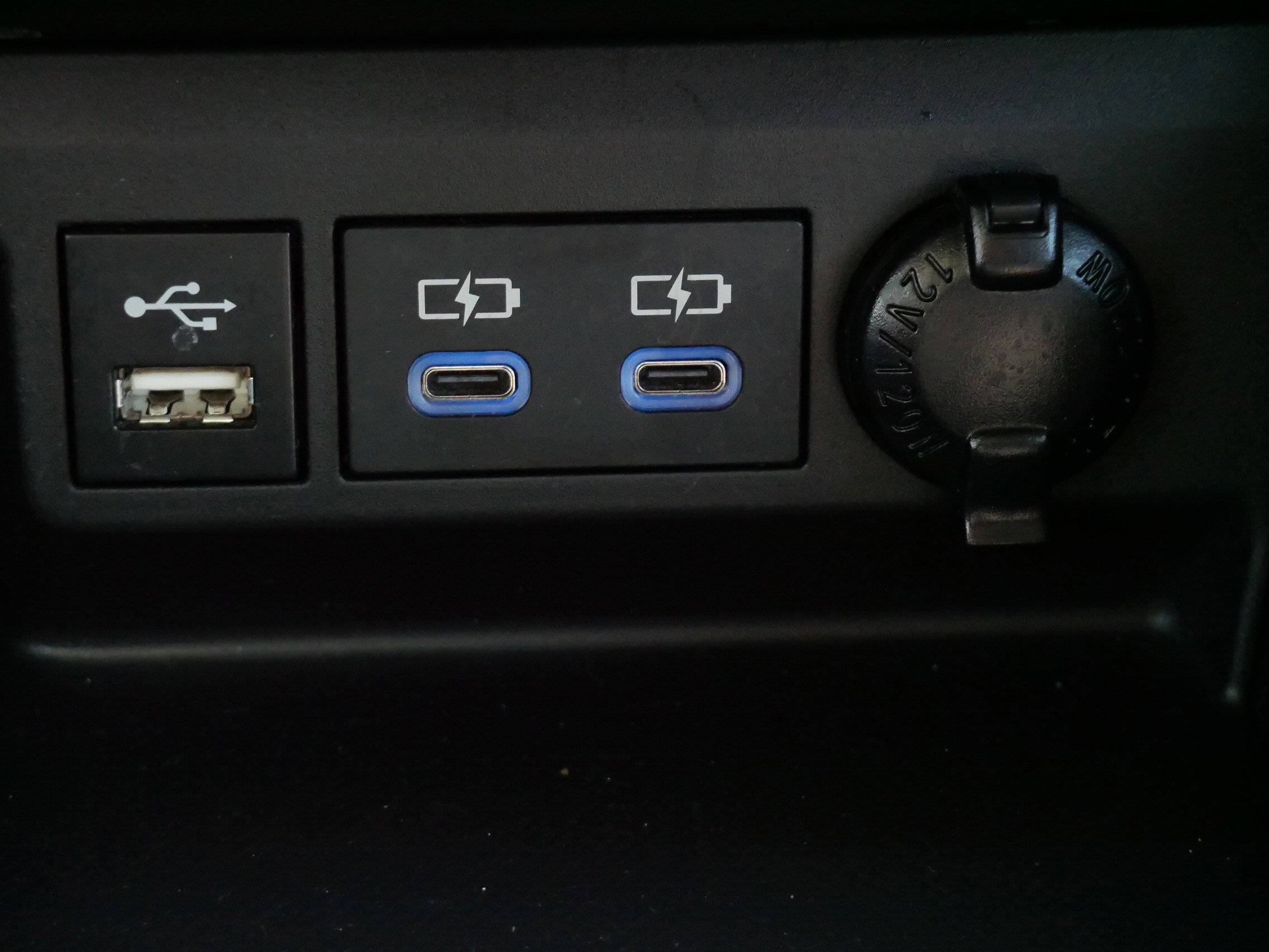 Used 2022 Toyota Highlander LE image 29