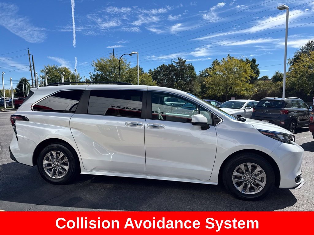 Certified 2026 Toyota Sienna XLE FWD image 9