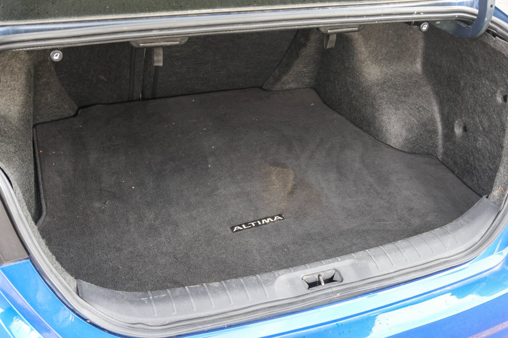 Used 2025 Nissan Altima 2.5 SV FWD image 8