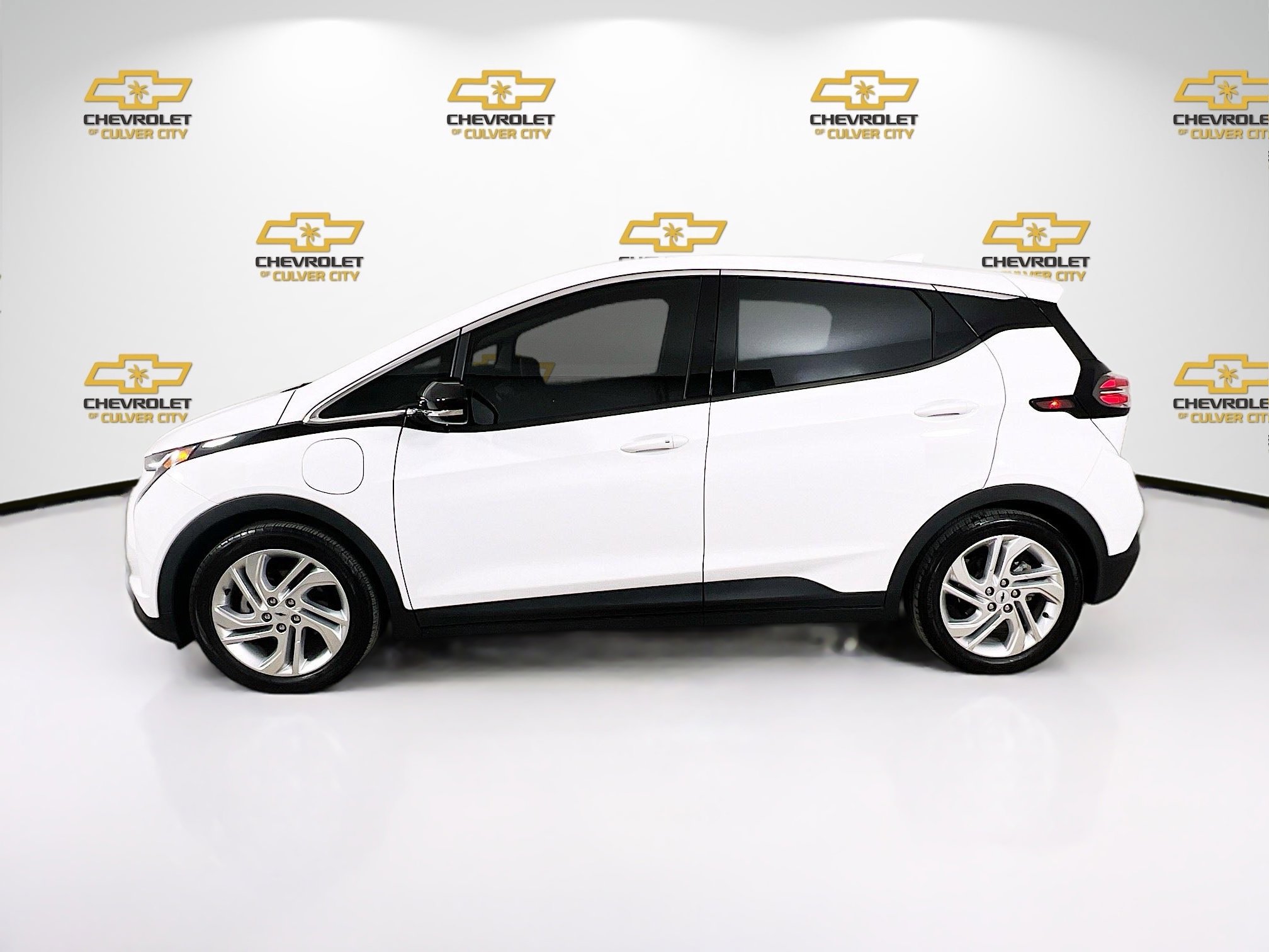 Used 2022 Chevrolet Bolt LT FWD image 4