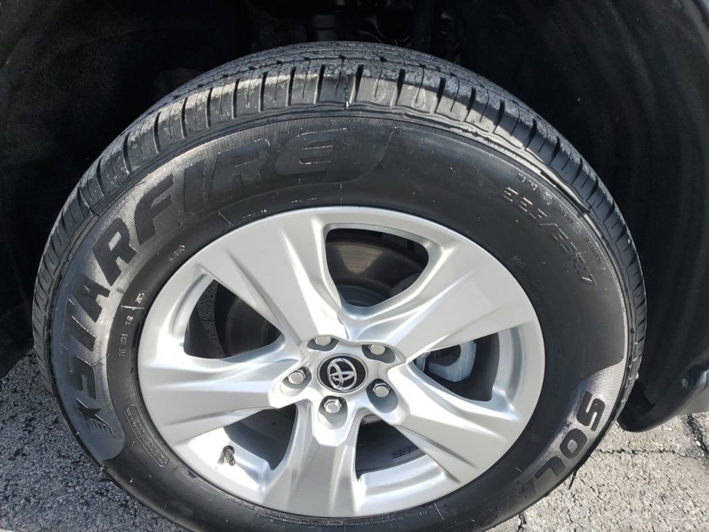 Used 2021 Toyota RAV4 XLE image 11