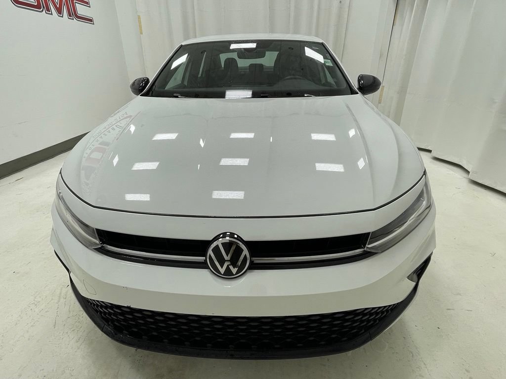 Used 2025 Volkswagen Jetta Sport FWD image 3