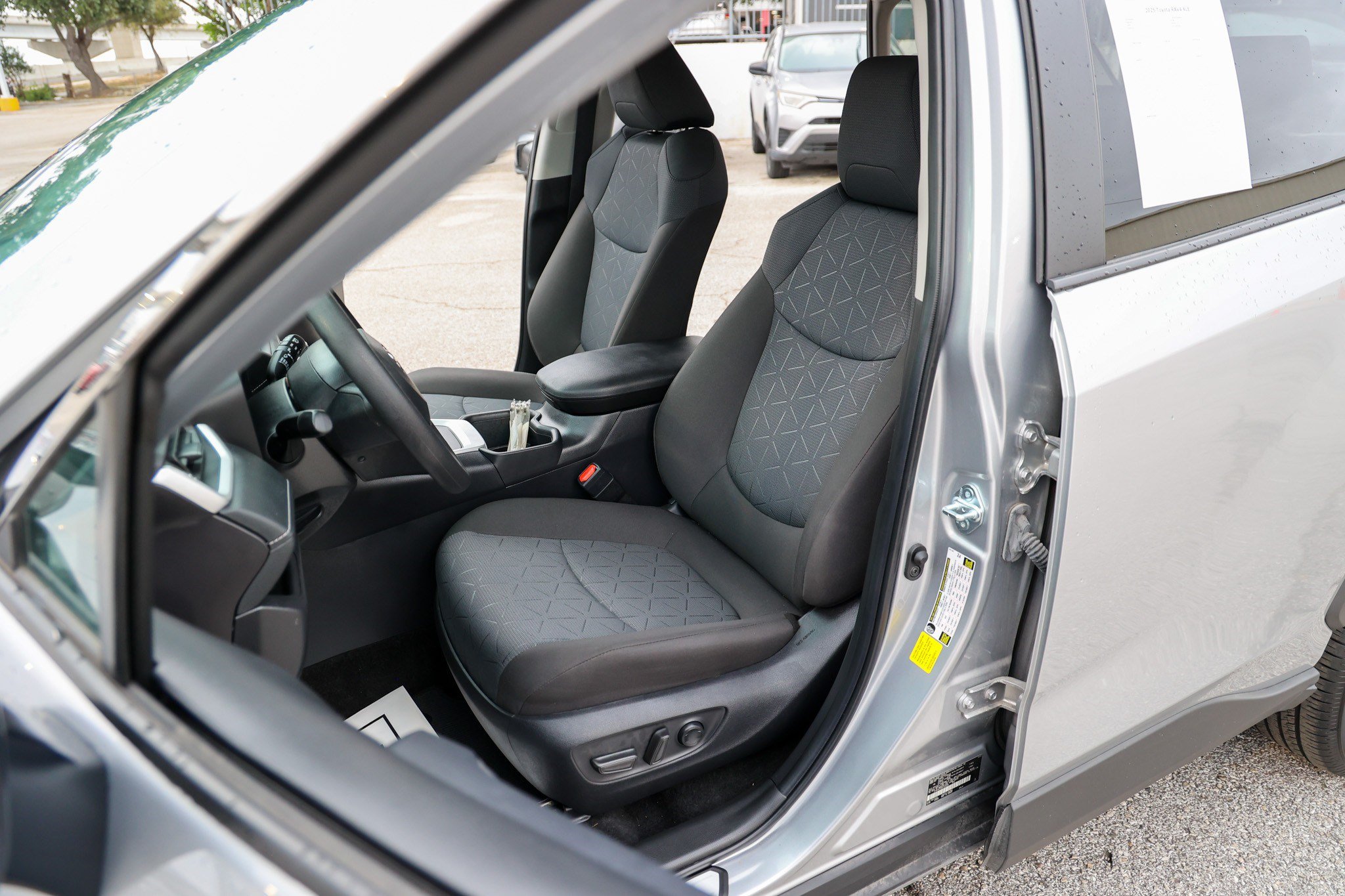 Certified 2025 Toyota RAV4 XLE FWD image 34