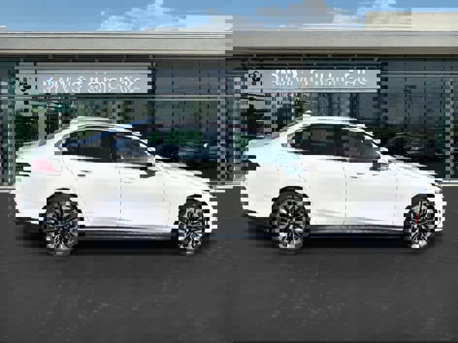 Certified 2024 BMW 530i xDrive w/ Premium Package image 9