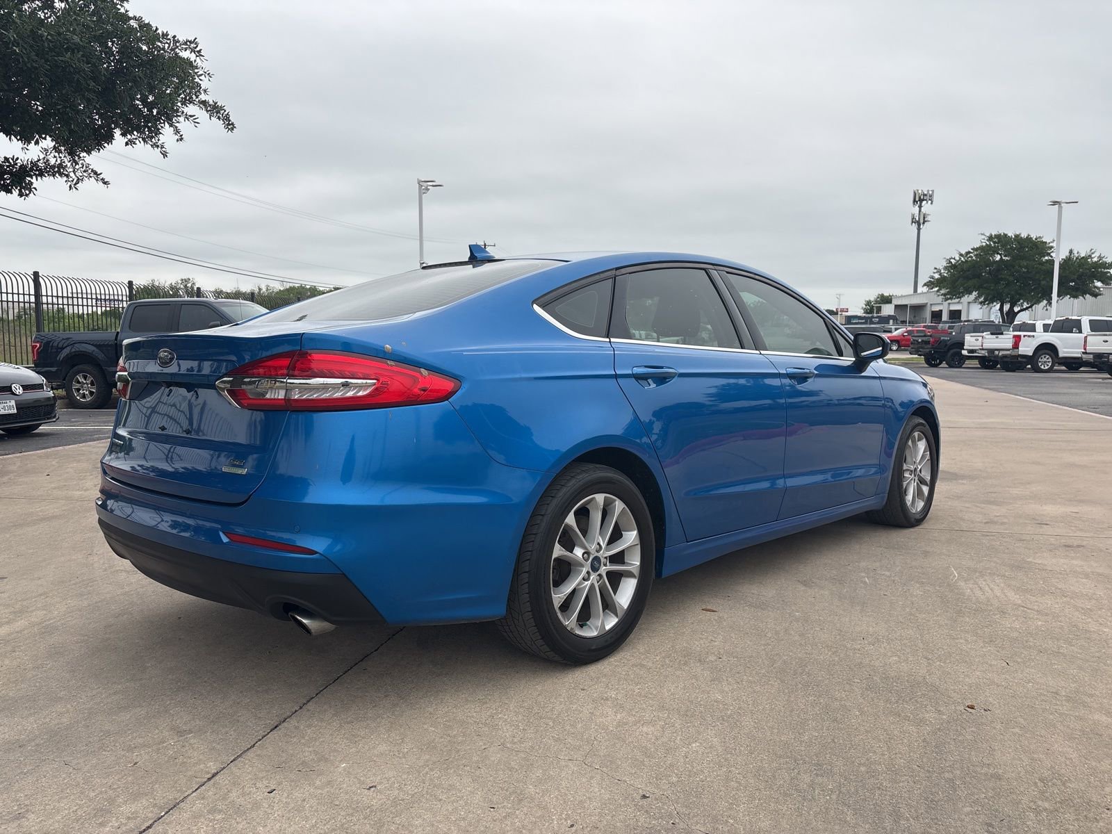 Used 2020 Ford Fusion SE FWD image 3