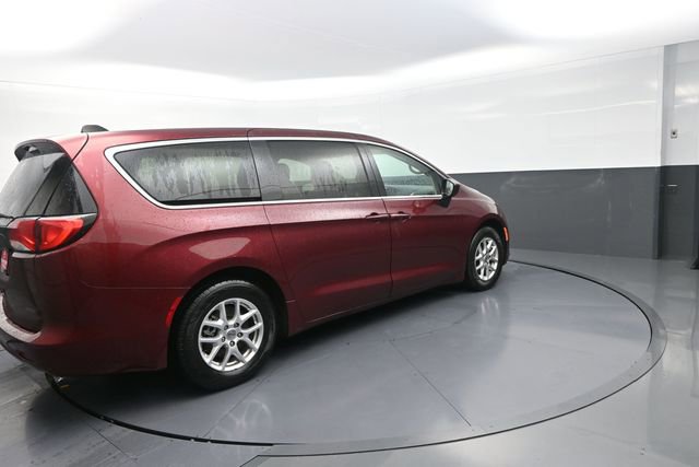 Used 2022 Chrysler Voyager LX FWD image 46