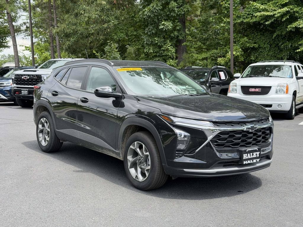 New 2026 Chevrolet Trax LT w/ Driver Confidence Package FWD image 2