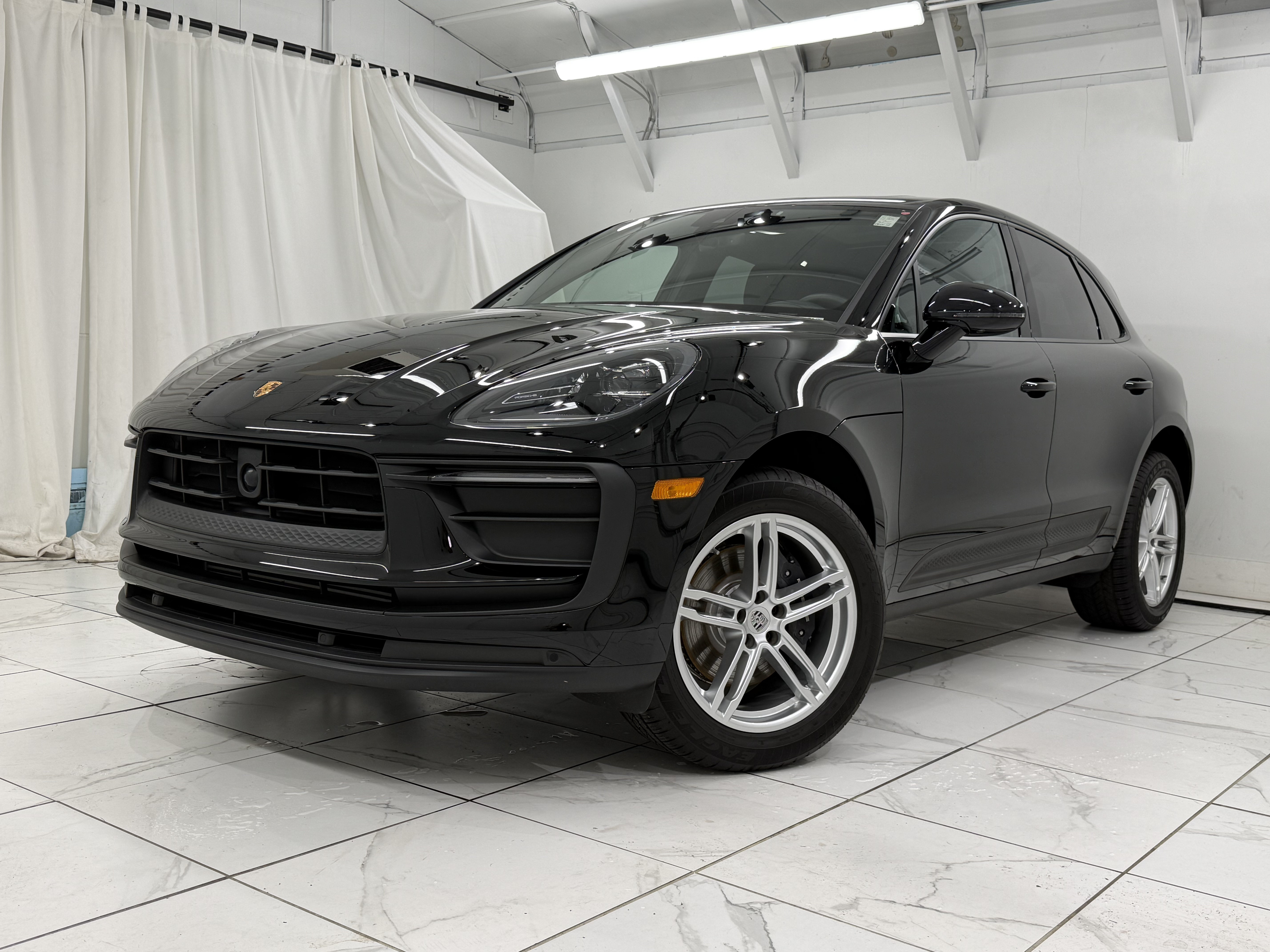 Certified 2026 Porsche Macan AWD/4WD image 7