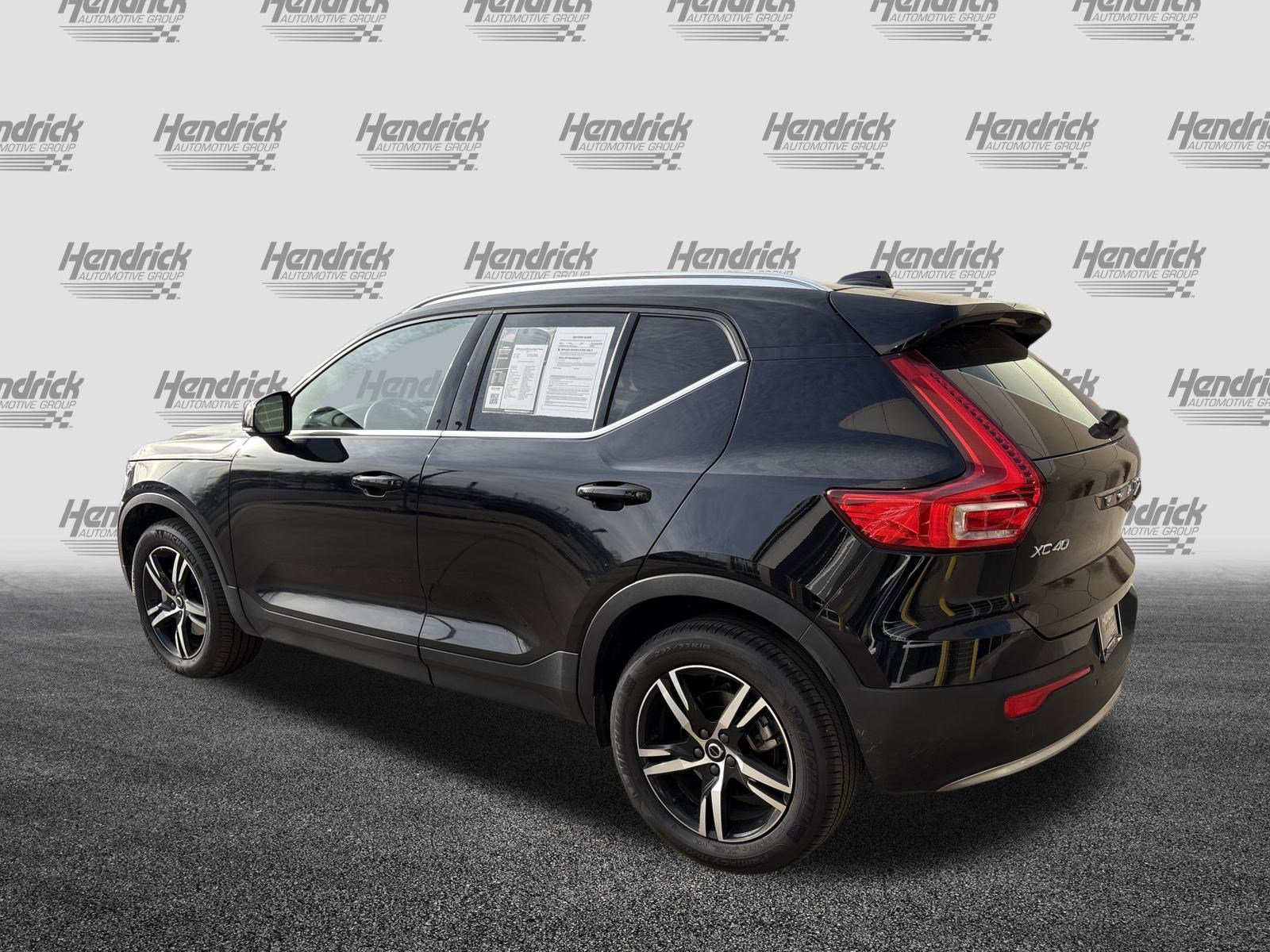 Used 2025 Volvo XC40 B5 Core image 8